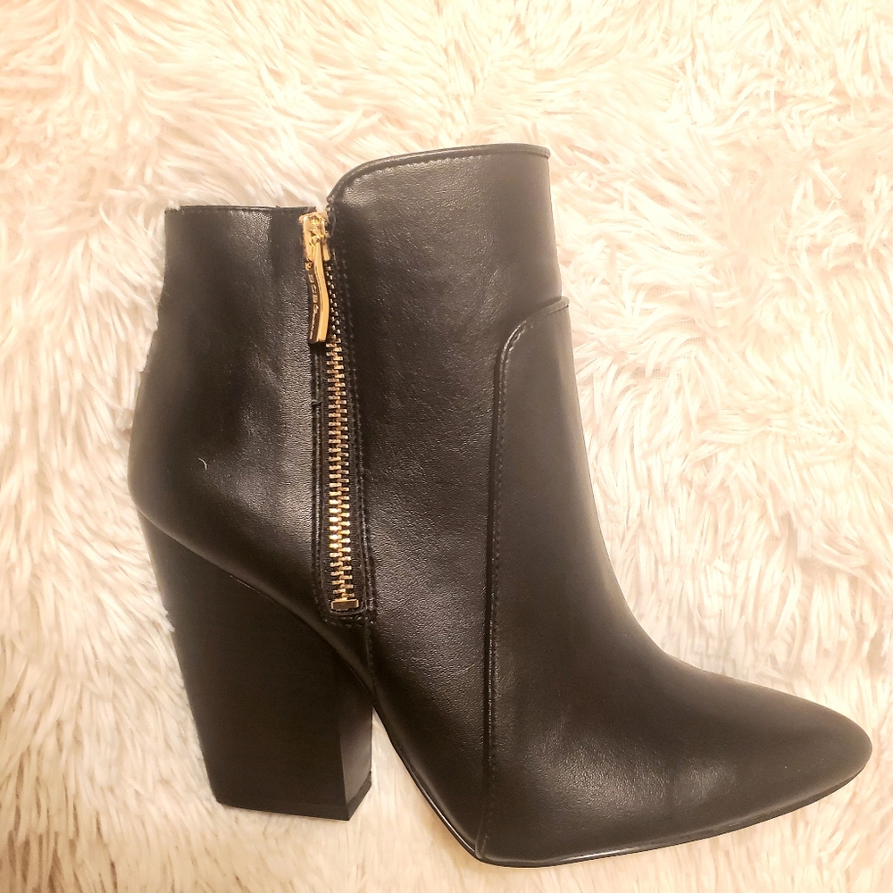 Womens BCBG Black Booties size 7.5
